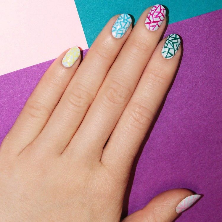 As unhas de casca de ovo fazem você mesmo as unhas do arco-íris Tendências das unhas primavera