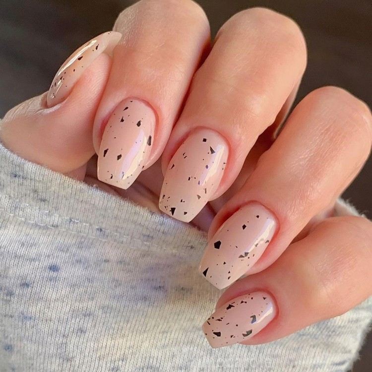 Ideias de design de unhas nuas Eggshell Nails Tendências em unhas primavera
