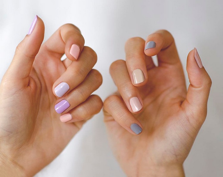 Ideias para unhas do arco-íris tendência de unhas Eggshell Nails