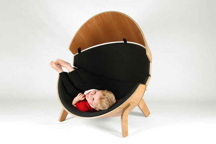 confortável-criança-poltrona-kueglform-sentado-postura