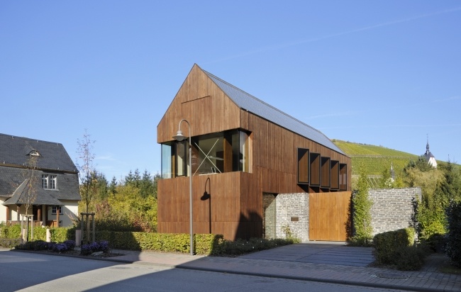 casa com eficiência energética kasel stein hemmes wirtz fachada vidro madeira