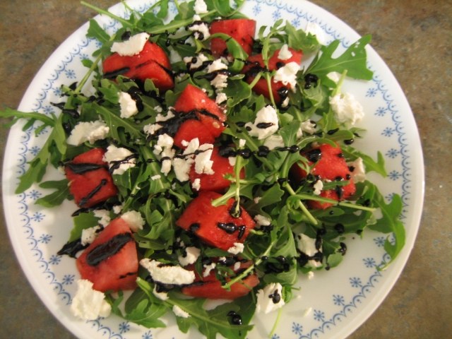 melancia-salada-rúcula-receita-refrescante