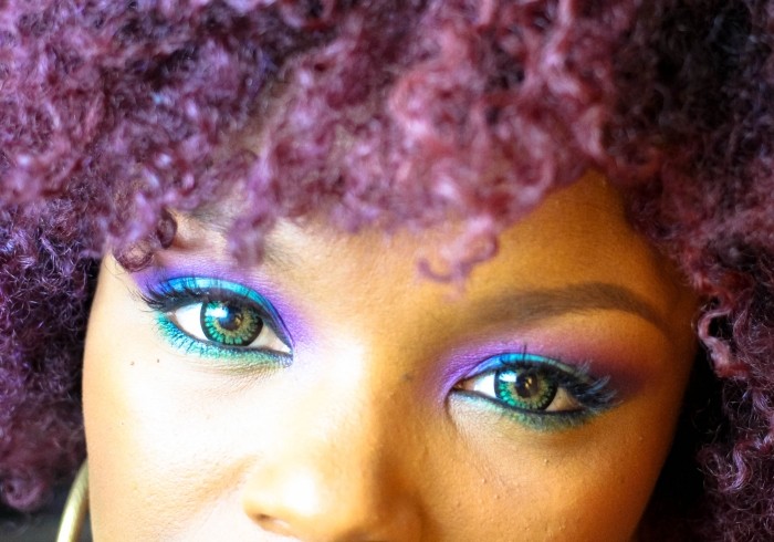 cintilante olho-maquiagem-natal-lentes de contato-azul-moderno-roxo-fios de cabelo