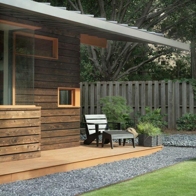 quintal moderno casa terraço revestimento externo de madeira cascalho gramado