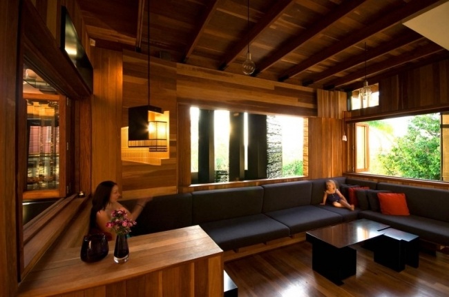 moderno banco da sala de estar com painéis de madeira