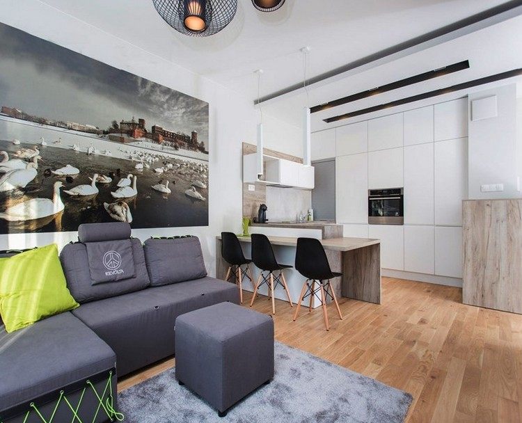 moderna-sala-sofá-cinza-piso laminado-estar-cozinha-branco-claro-madeira