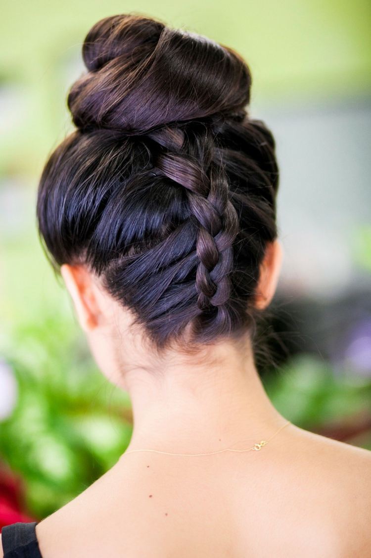 penteado com coque elegante trança com ideia de pescoço francês