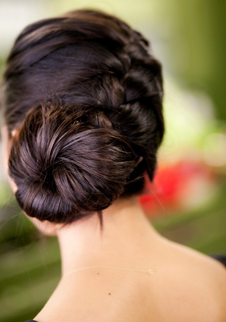 updo com coque na lateral ideia trança de penteado de noiva