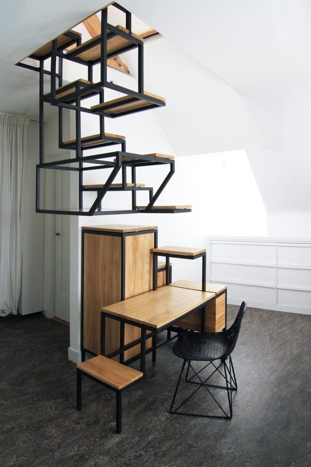 Projeto de escada suspensa, espaço de armazenamento, mesa, madeira, aço, preto