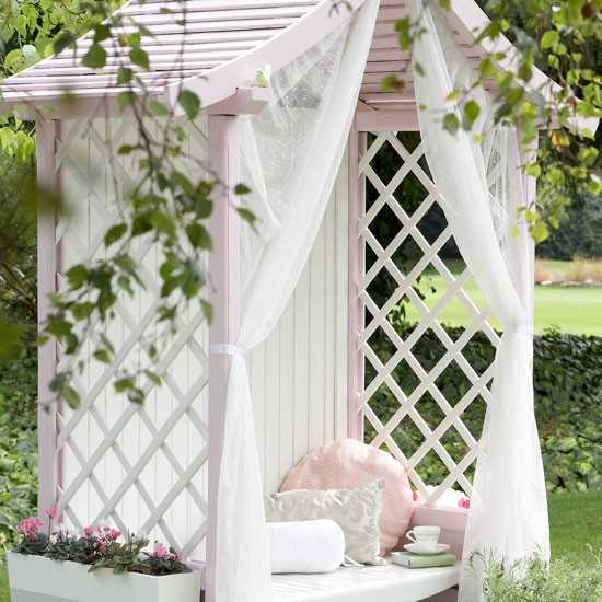 Sala de jardim relaxar cortinas de casa treliça de madeira