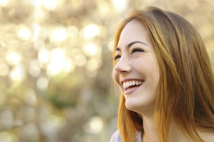 Sorrir e rir libera hormônios positivos que reduzem o estresse