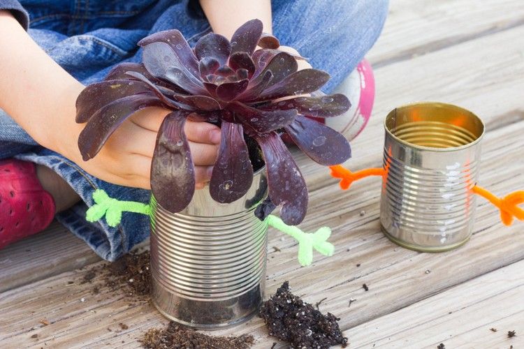 Upcycling com potes infantis feitos de lata