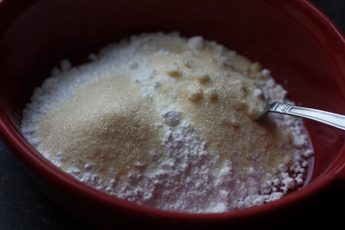 Misture os crescentes-sem-ovos-receita-açúcar-de-confeiteiro-da-baunilha e o açúcar-de-baunilha