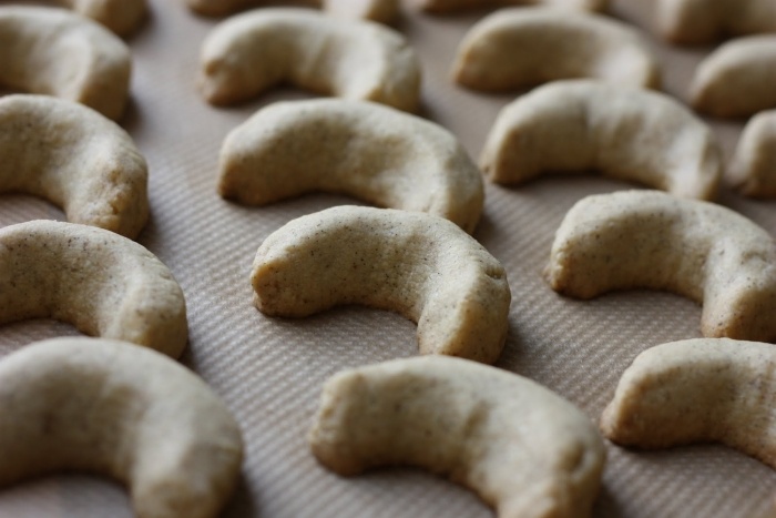 Easy-bake-Christmas-cookies-vanilla-crescents-at-180 ° C