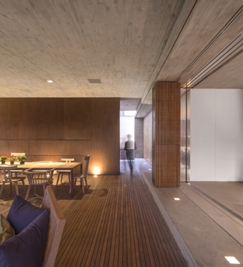 Teto de concreto, arquitetura moderna, parede de vidro, sala de jantar