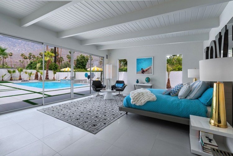 quarto-mobília-cinza-branco-céu-azul-acentos