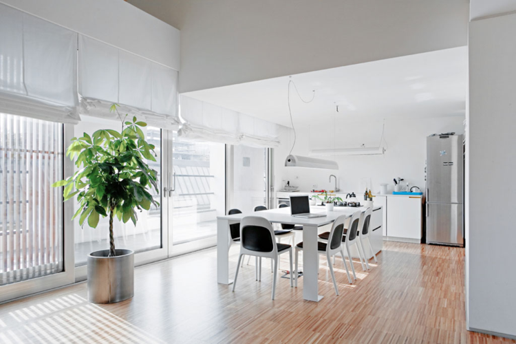 móveis de sala de jantar mesa de jantar simples e moderna geladeira planta branca