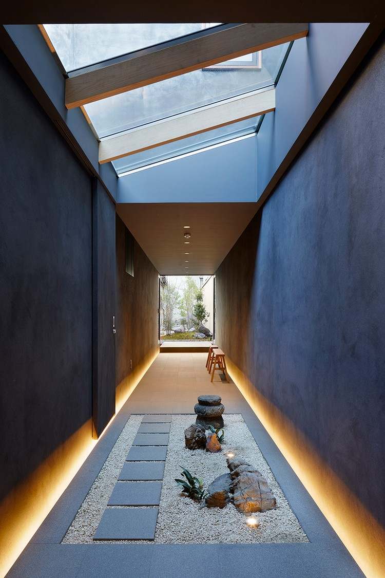 casa de hóspedes estilo japonês entrada de jardim placas de chute iluminação de cascalho