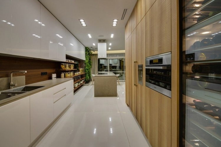 decoração ideias-natureza-aparência-cozinha-viva-alto-brilho-branco-madeira-armário-ladrilhos de grande formato