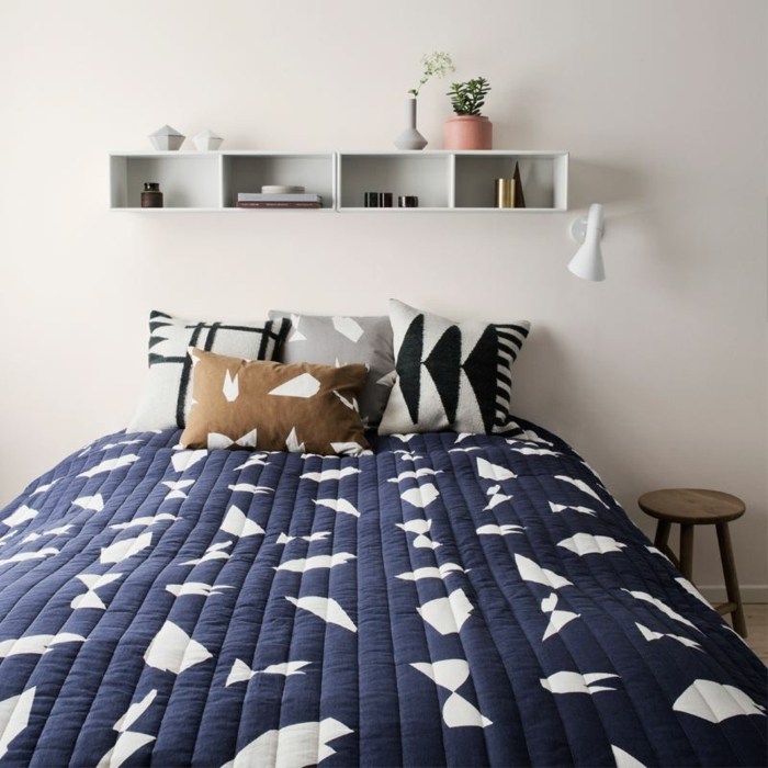 colcha padrão geométrico azul ferm cama com almofada viva