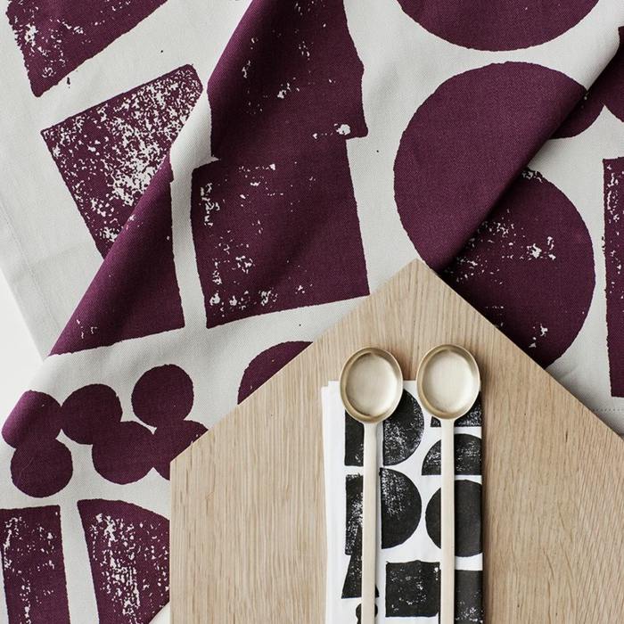 ferm living toalha de chá cozinha moderna berry berry colher de latão preto