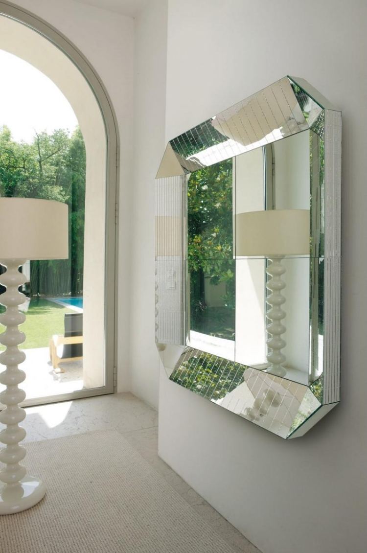 lâmpadas de piso modernas-stand out-white-mirror-mirror-front-door-hall-bibele-alta
