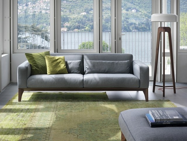 abajur de piso de carpete de sofá cinza de cores verdes