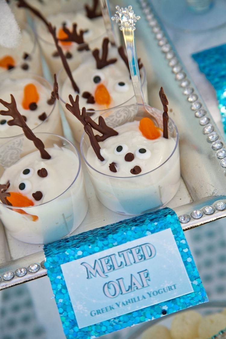 Frozen Party Snacks - iogurte de bonecos de neve derretidos com vidro