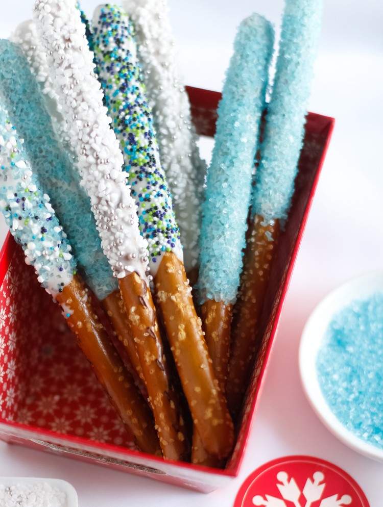 rainha do gelo-festa-lanches-dedo-comida-sal em palitos-chocolate granulado com açúcar de confeiteiro
