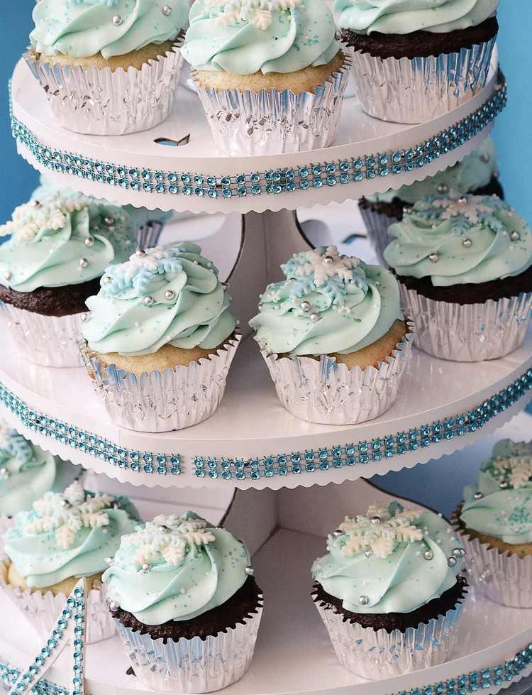 rainha do gelo-festa-lanches-cupcakes-glacê-azul-pérolas de açúcar