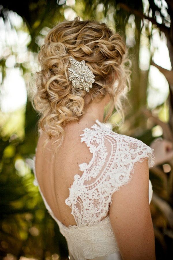 Penteado de noiva na altura dos ombros, acessórios para o cabelo, flores, grampo, broches de cabelo