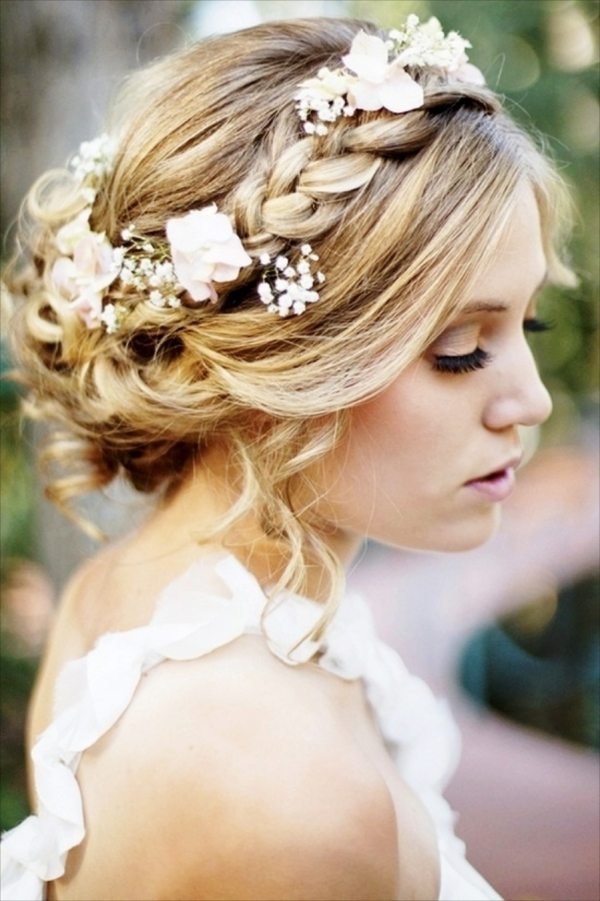 penteados de noiva ideias românticas para uma coroa de flores de casamento acessórios para o cabelo