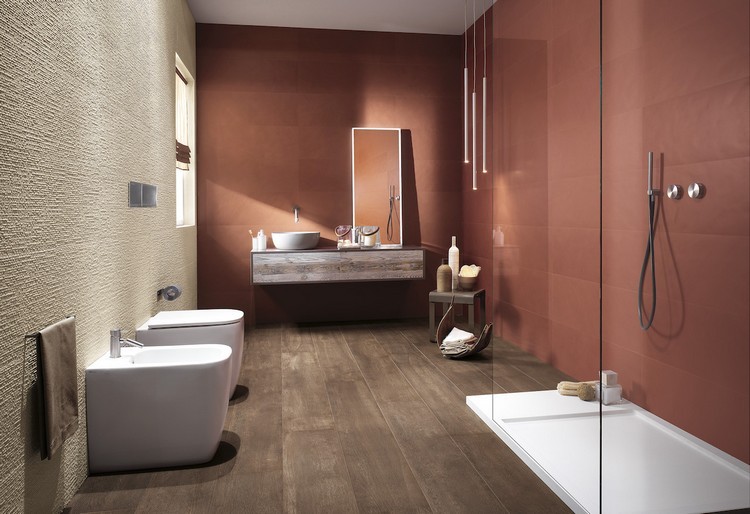 parede-azulejos-banheiro-banheiro-design-bege-vermelho-estruturado-walk-in-shower