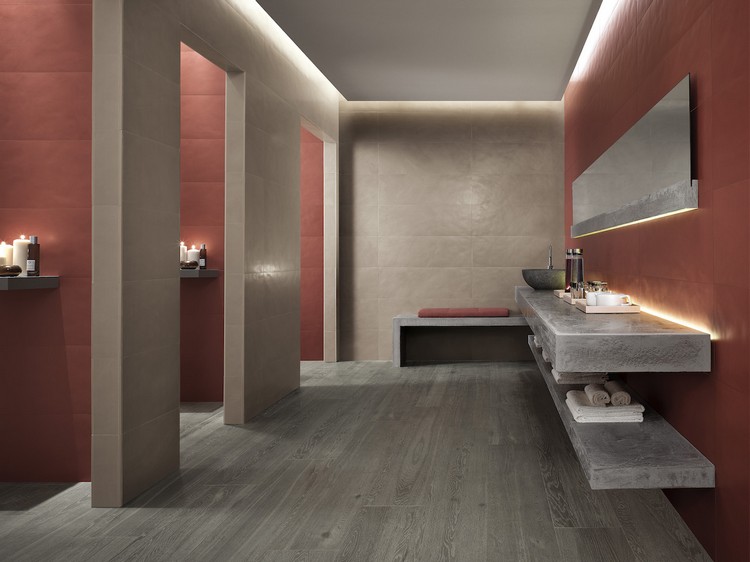 azulejos de parede-banheiro-bege-vermelho-nobre-ótica-combinação de cores-chuveiros no nível do chão