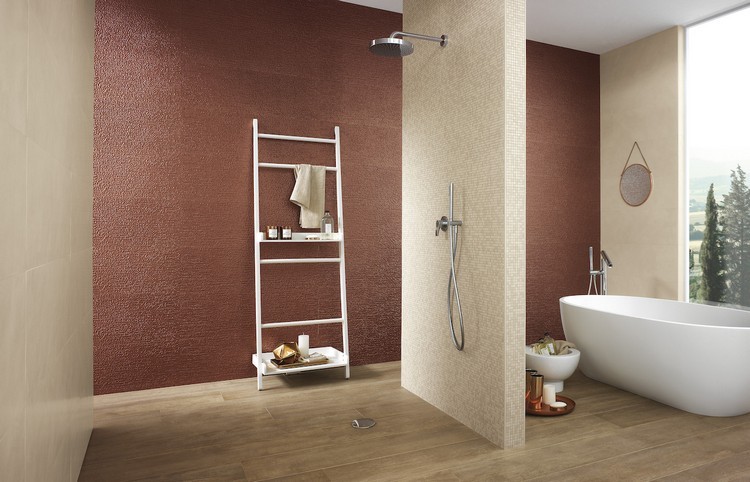 parede-azulejos-banheiro-elegante-banheiro-design-vermelho-bege-banheira-chuveiro-escada