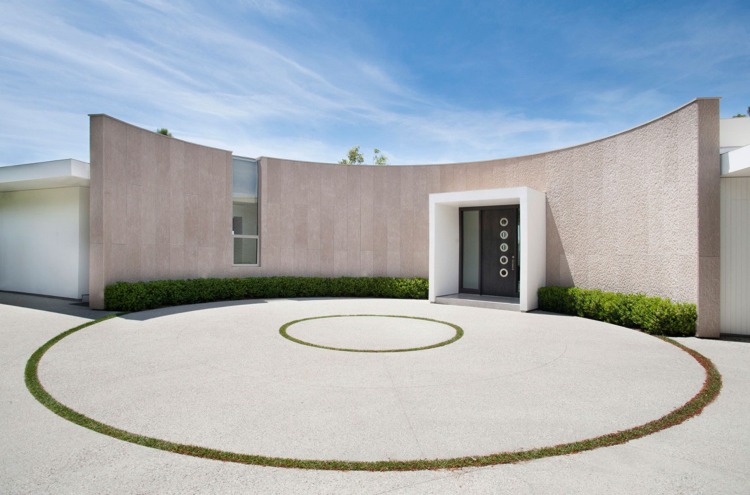 Estilo de mobiliário elegante -luxury-beverly-hills-round-house-door-minimalista