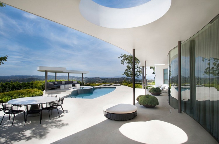 Estilo de mobiliário elegante - luxo-beverly-hills-terraço-piscina-envidraçado