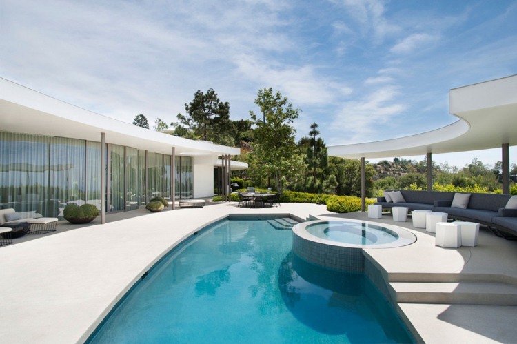 elegante-mobiliário-estilo-luxo-beverly-hills-terraço-piscina-hidromassagem