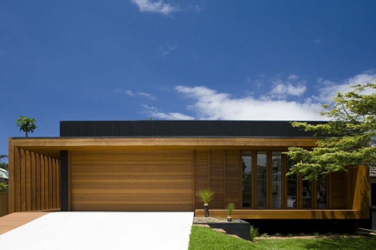 electric-garage-door-roofing-retro-flair-modern-design-tábuas de madeira
