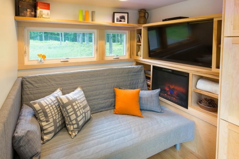 Móveis para casa com eficiência energética-sofá-sofá-cama-TV-almofadas-prateleiras-espaço de armazenamento