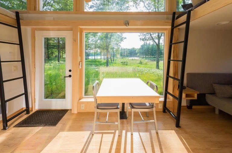energeticamente eficiente-móvel-casa-mobiliário-janela com escada de dois andares