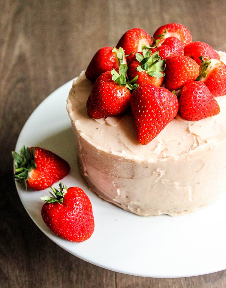 bolo de morango-receitas-tradicional-creme-caseiro-enfeite-fresco