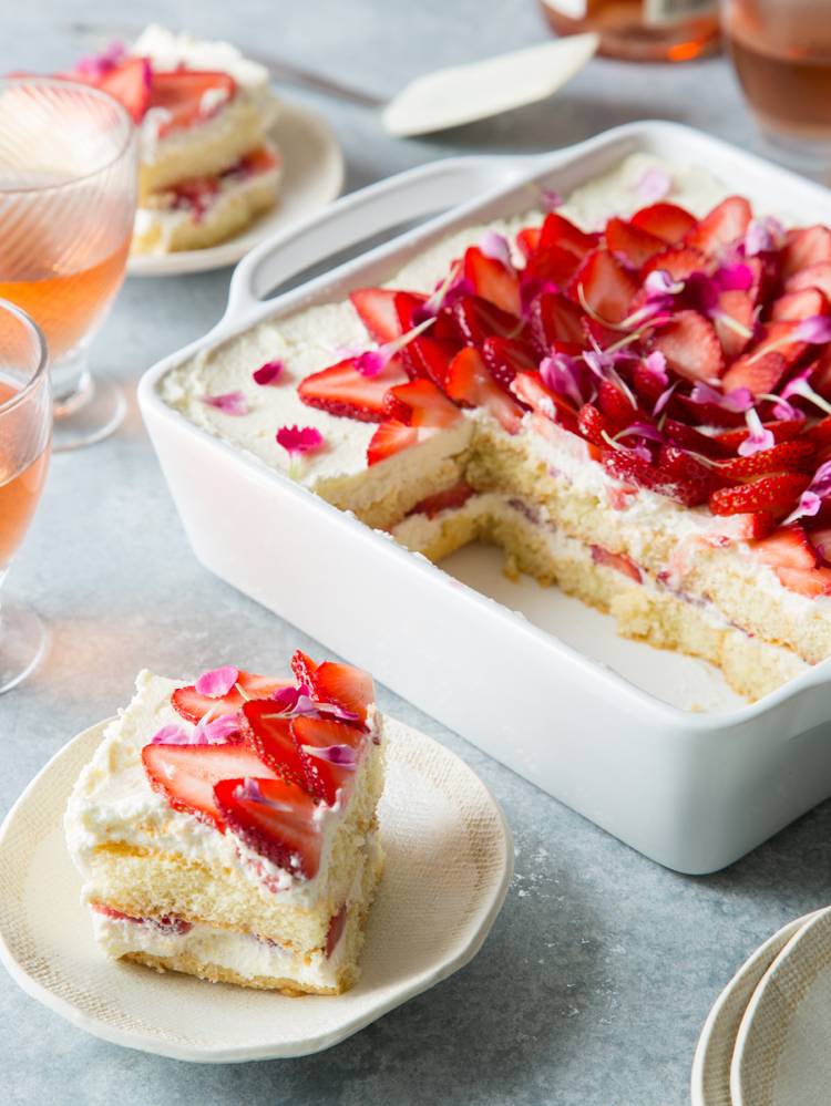 bolo de morango-receitas-excepcional-mascarpone-guarnição-servir-decoração de mesa romântica