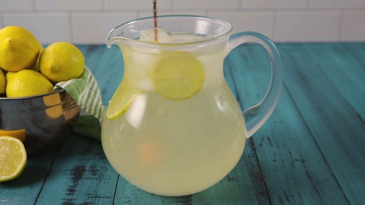 bebidas refrescantes sem álcool limonada clássica
