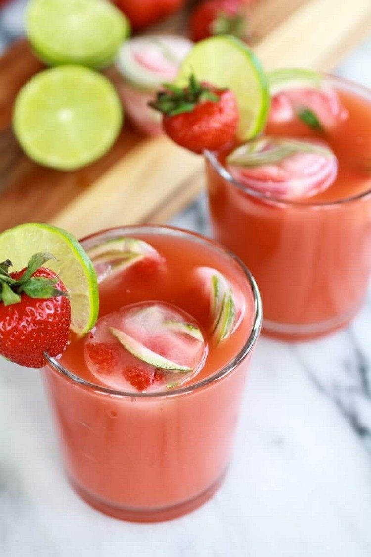 bebidas refrescantes primavera verão limonada morangos lima manjericão