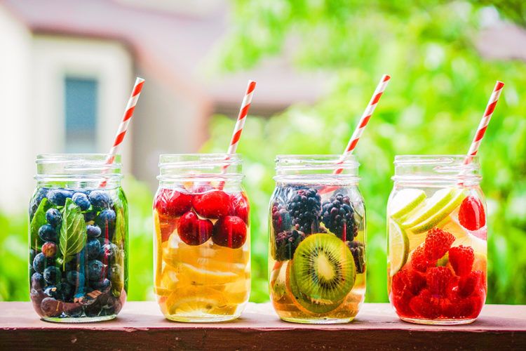 Faça sua própria bebida refrescante no verão, sacia a sede de diversas variações