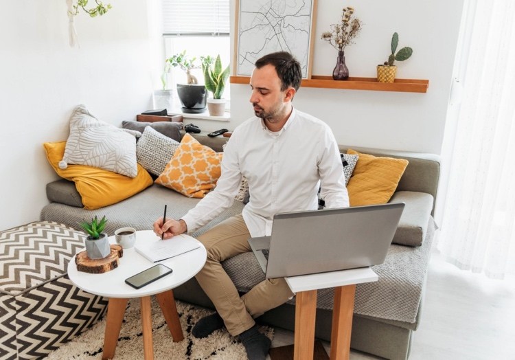 Escolha seu local de trabalho em casa com sensatez para evitar desconforto