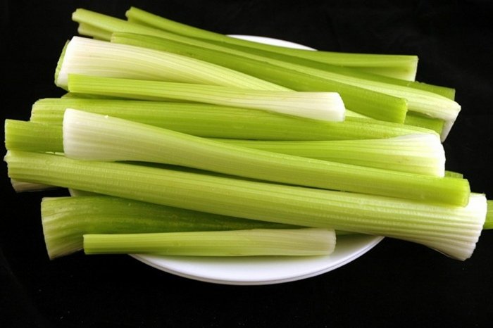 aipo alimentos nutrientes vitaminas salada primavera legumes dica