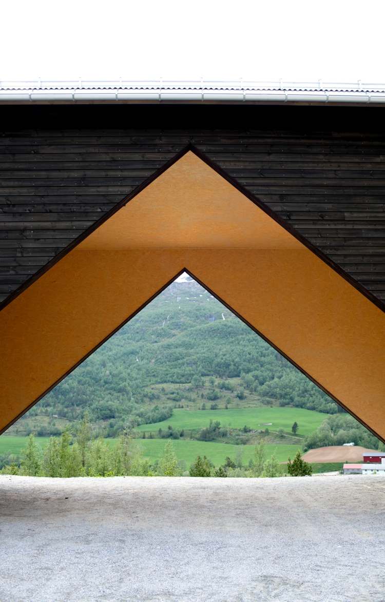 Terraço com vista para a paisagem e as montanhas