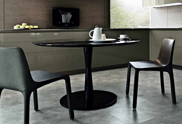 sala de jantar-cadeiras-negra-manta-cadeira-poliforme